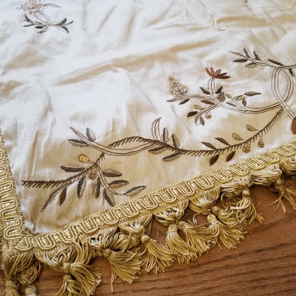 Polyester and silk embroidered throw. Boho throw. 40x60 - Picture 2 of 9